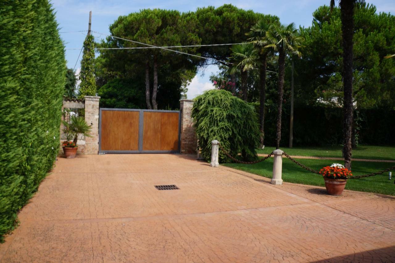 La Brigata Apartments Suite Room Cavallino-Treporti Bagian luar foto